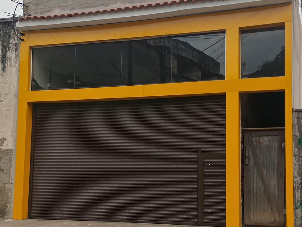 Porta de loja de ferro: descubra as vantagens desse modelo de porta tão inovador da Domani Portas